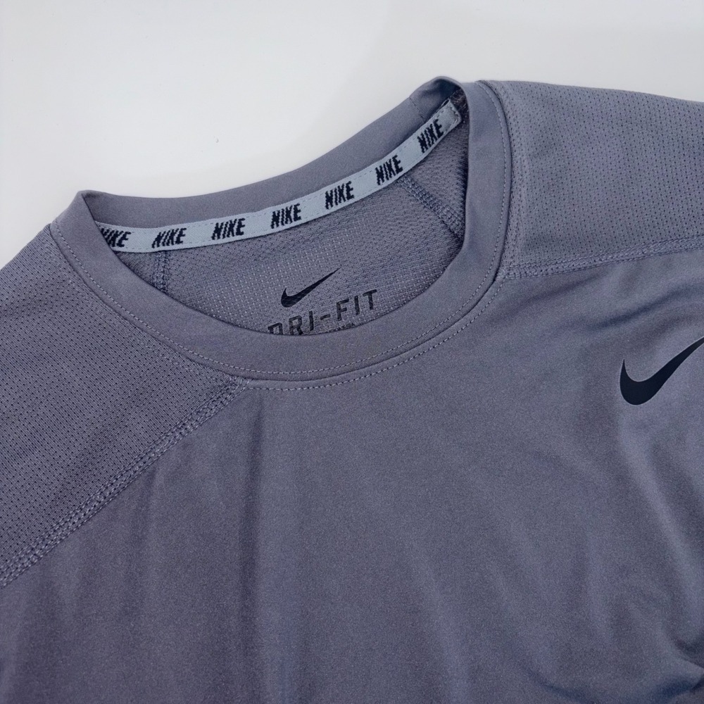 Nike Dri-FIT Mens Training Shirt Gray Striped Side Panels Mesh Back Size Medium
